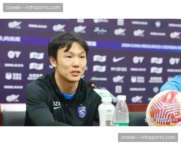 武汉三镇官宣换帅:墨西哥名帅莫拉接任,邓卓翔未进入教练组 武汉三镇官宣换帅:墨西哥名帅莫拉接任,邓卓翔未进入教练组