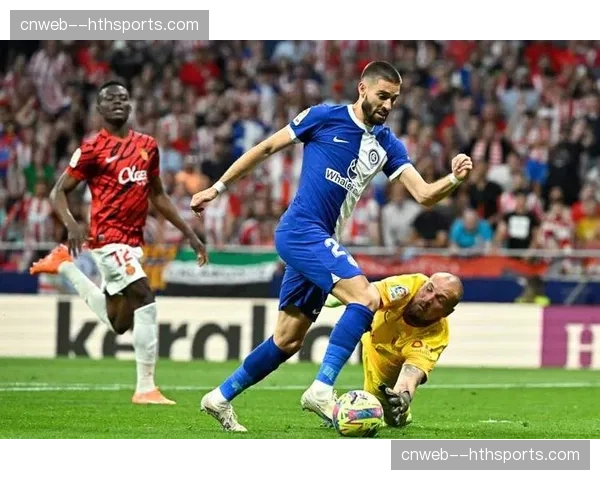 门将失误送礼,马略卡门将拉伊科维奇出球直接被断导致丢球。 门将失误送礼,马略卡门将拉伊科维奇出球直接被断导致丢球。