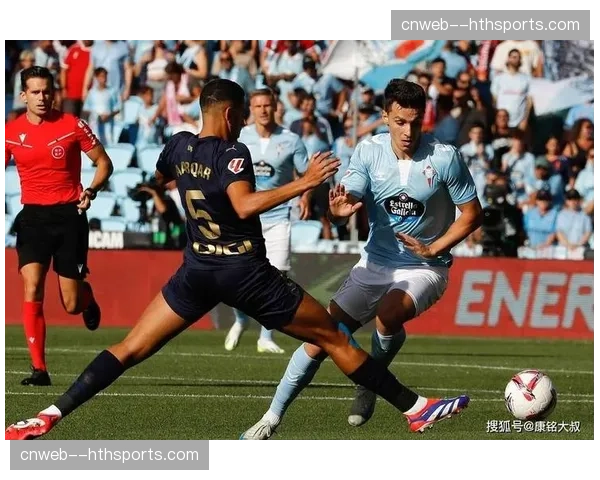 半场结束：比利亚雷亚尔0-0瓦伦西亚，场面激烈但缺乏绝对机会。